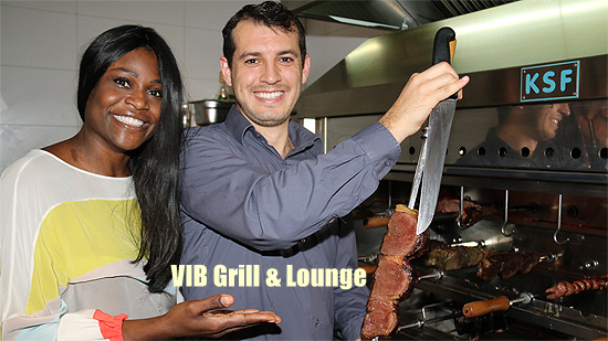 VIB Grill & Lounge Chefin Simone Weissman mit ihrem Rodizio Grillmaster (©Foto: Martin Schmitz)